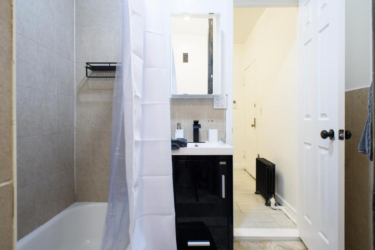 454-3w Prime Location 2br Newly Furnished Sleeps 5 Apartment