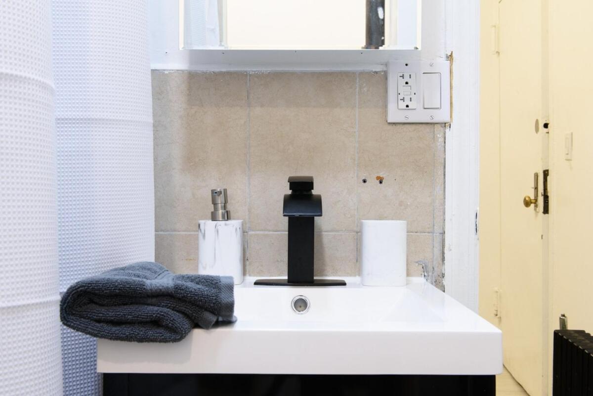 454-3w Prime Location 2br Newly Furnished Sleeps 5 *