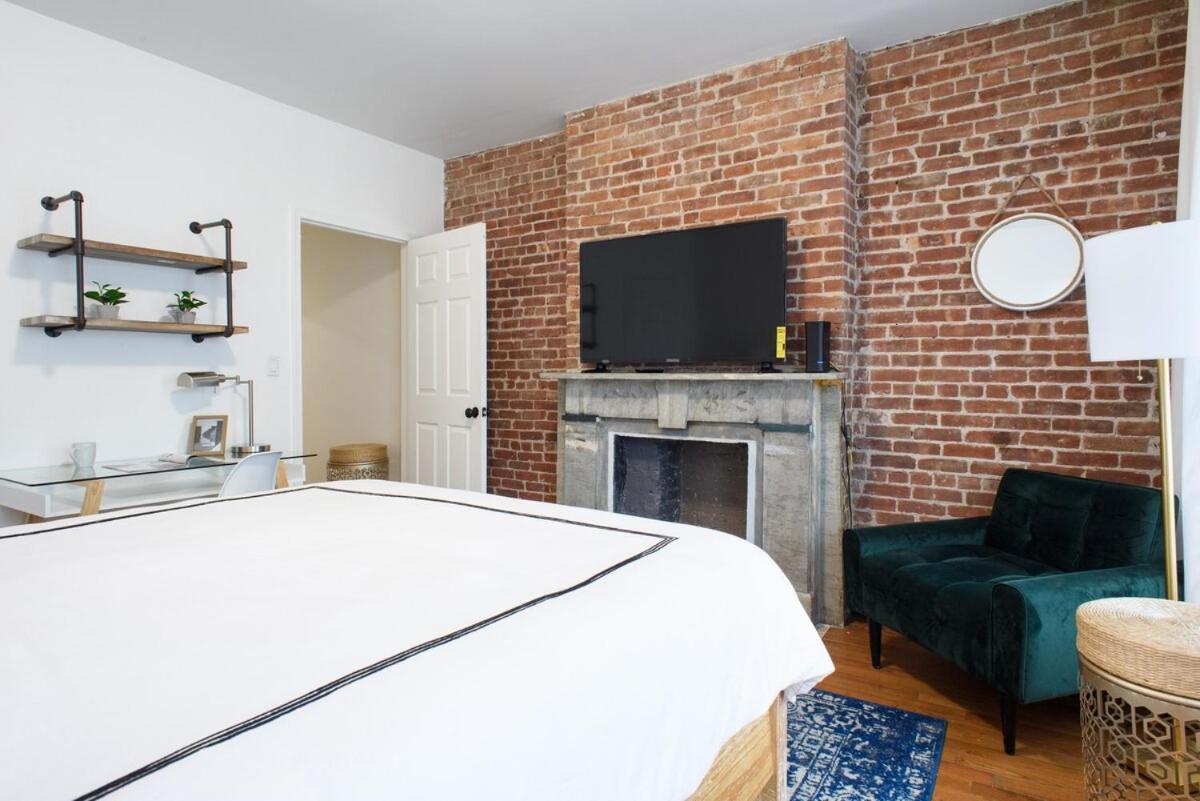 454-3w Prime Location 2br Newly Furnished Sleeps 5 Appartamento